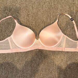 NWT Victoria’s secret Bra 😍
